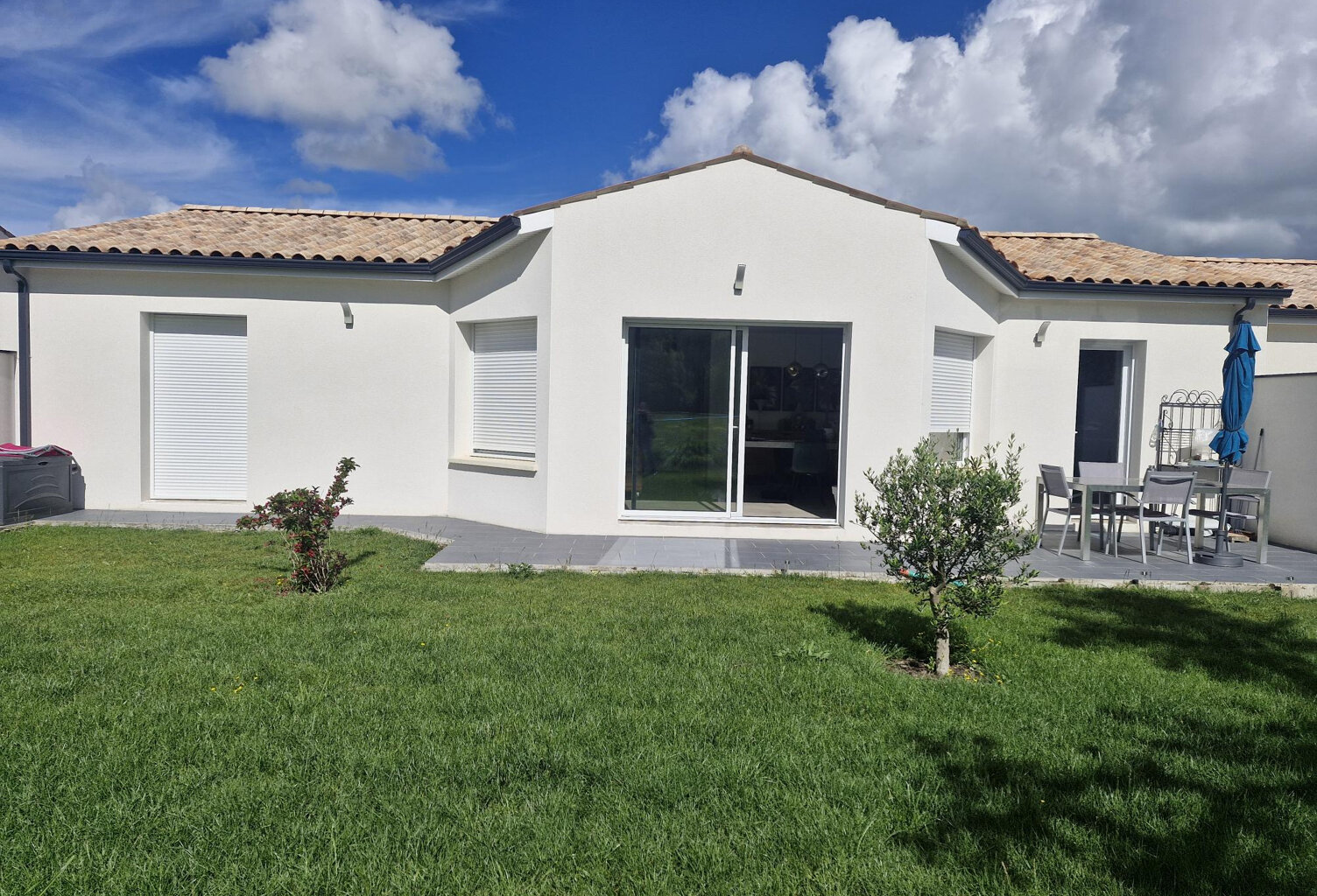 Maison 4 pièces : 108 m2 située sur la commune de Semussac — photo 1
