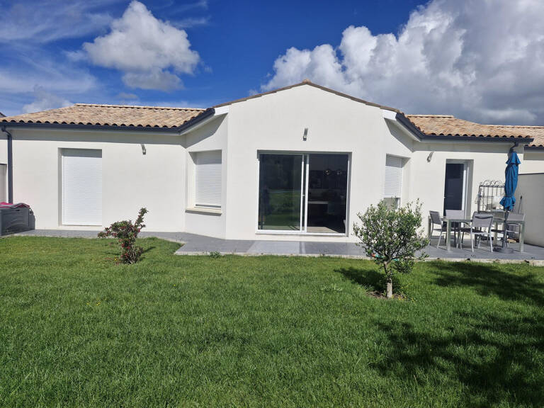 Maison 4 pièces : 108 m2 située sur la commune de Semussac — photo 1