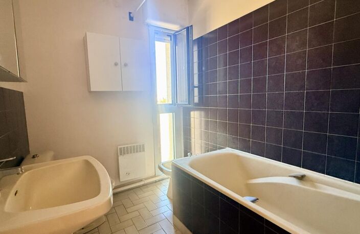 T2 de 48 m² – Dernier étage avec ascenseur, vue imprenable sur les Pyrénées, parking et cellier — photo 4