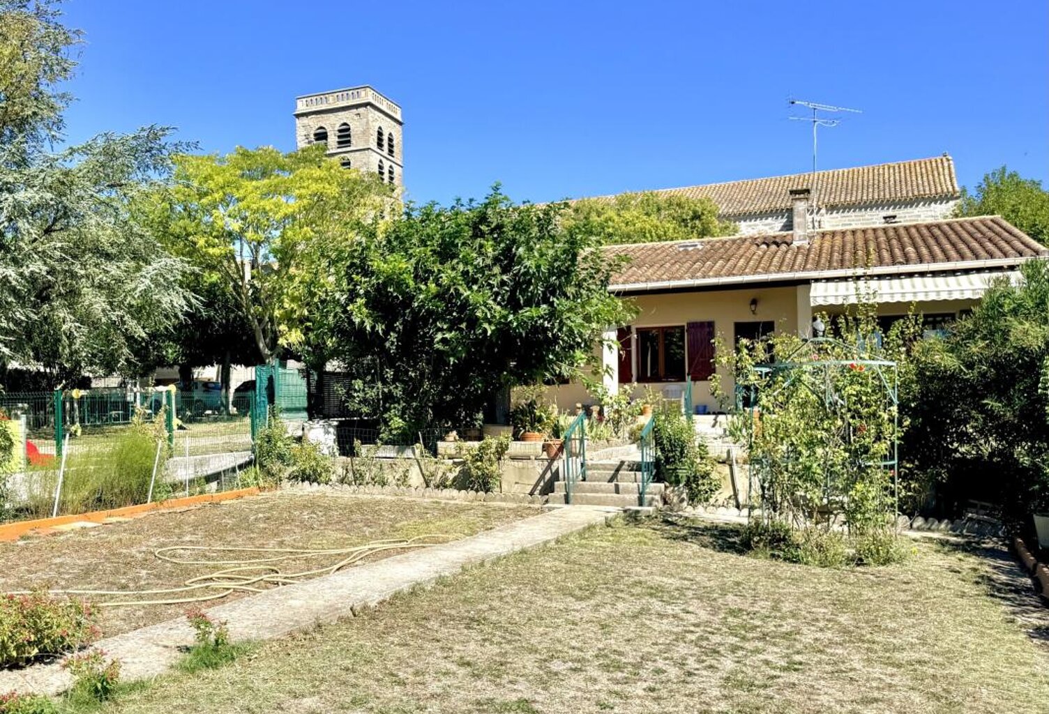 Maison traditionnelle avec vue panoramique sur Les Pyrénées — photo 1