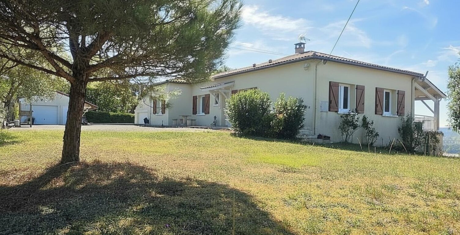 Maison familiale avec vue au  LEDAT (47) — photo 1