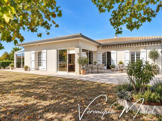 VILLA TRADITIONNELLE SUR PLUS DE 6 000 M² – VASTE DÉPENDANCE AUX MULTIPLES POSSIBILITÉS — photo du bien