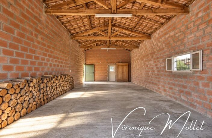 VILLA TRADITIONNELLE SUR PLUS DE 6 000 M² – VASTE DÉPENDANCE AUX MULTIPLES POSSIBILITÉS — photo 4
