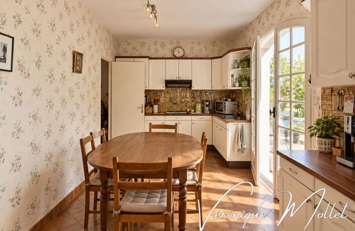 VILLA TRADITIONNELLE SUR PLUS DE 6 000 M² – VASTE DÉPENDANCE AUX MULTIPLES POSSIBILITÉS — photo 5
