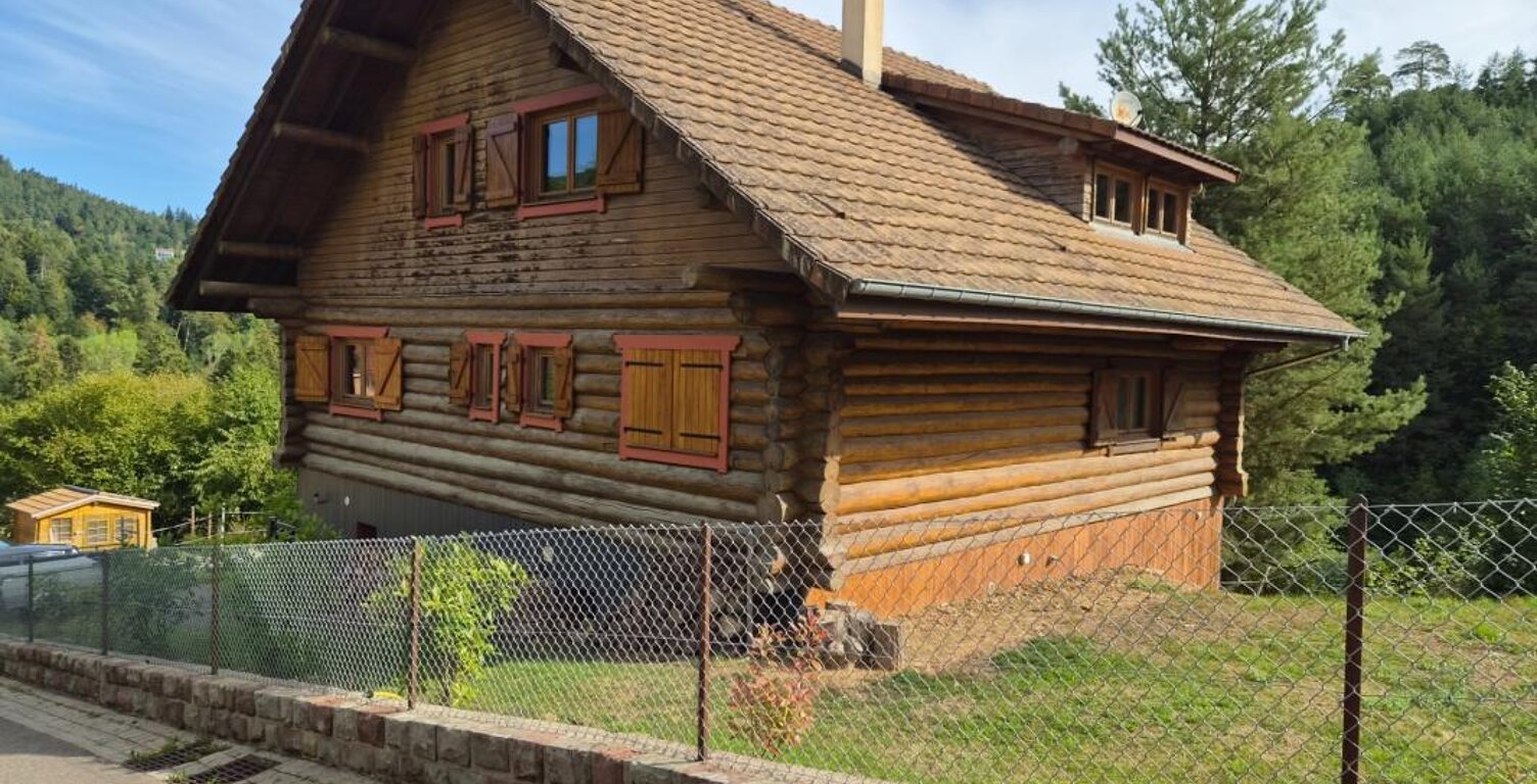   EXCLUSIVITÉ – Authentique maison en rondins massifs avec terrain clos de 37 ares A VANGENBOURG ENGENTHAL — photo 1