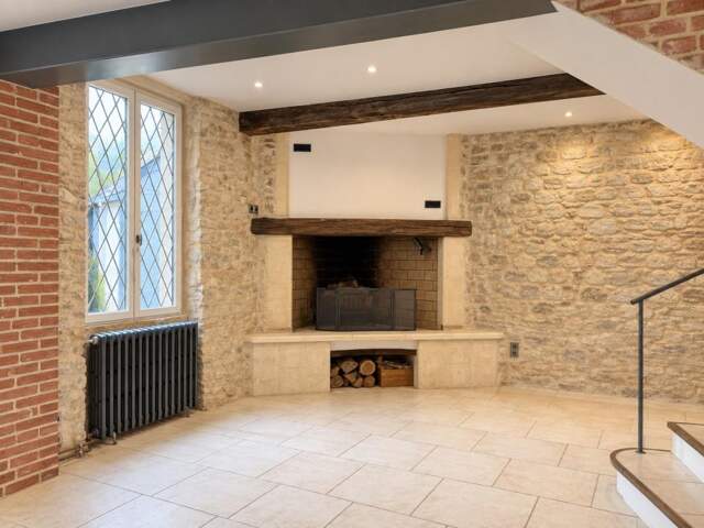 Maison de charme à Presles – 3 chambres, décoration industrielle, terrasse et jardin — photo du bien