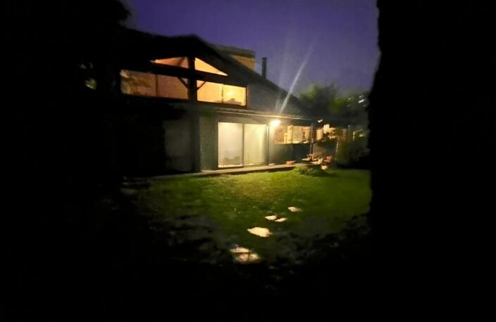 Très bel ensemble immobilier avec jardin et piscine offrant une belle rentabilité locative: 2 maisons non mitoyennes et un immeuble de 5 studios — photo 2