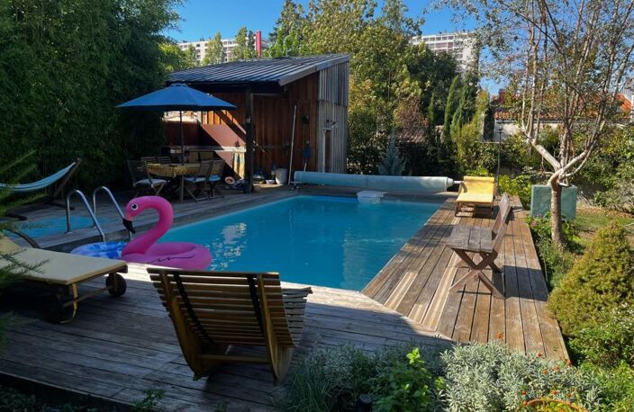 Très bel ensemble immobilier avec jardin et piscine offrant une belle rentabilité locative: 2 maisons non mitoyennes et un immeuble de 5 studios — photo 3