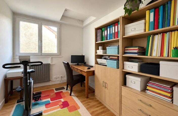 Située à Mériel, cette maison familiale offre une distribution fonctionnelle ainsi qu’un beau potentiel d’évolution — photo 5