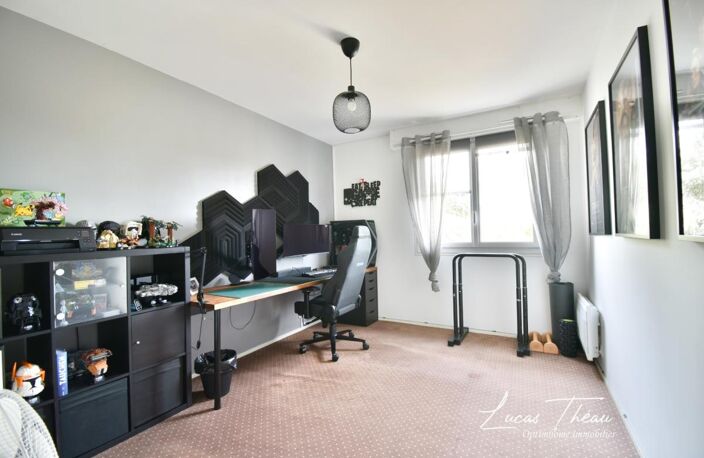 EN EXCLUSIVITÉ – APPARTEMENT T3 AVEC BALCON, PARKING ET CAVE — photo 4