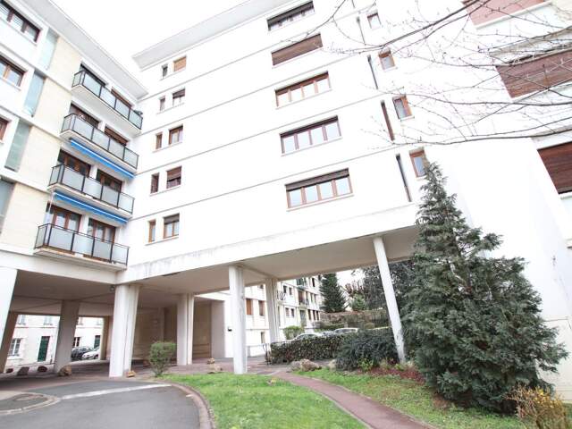 ORLEANS DUNOIS, Vaste trois pièces de 87 m2 avec parking et cave proche gare et centre ville — photo du bien