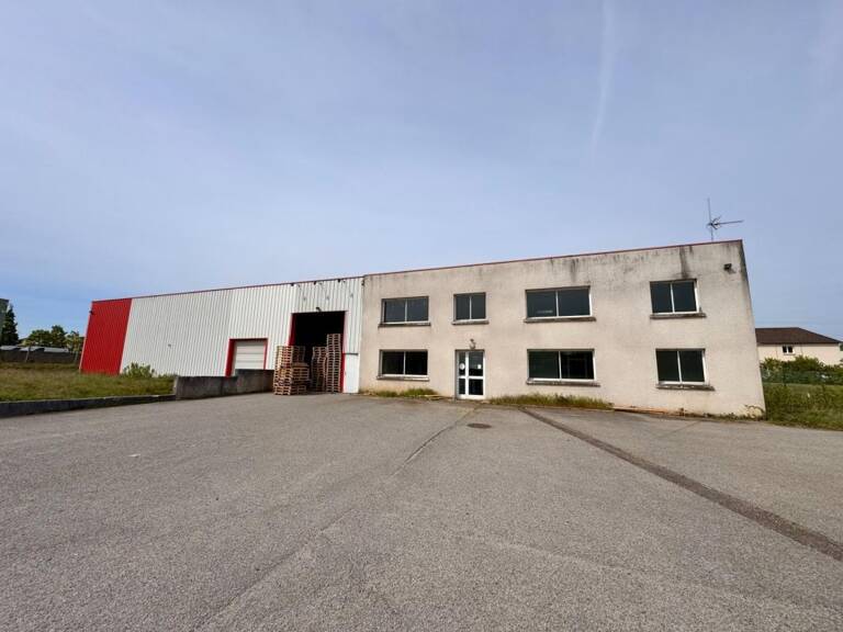 À LOUER – BÂTIMENT INDÉPENDANT À USAGE D'ACTIVITÉ, ENTREPÔT ET BUREAUX DE 1 500 M² – ÉVREUX (27) — photo 1