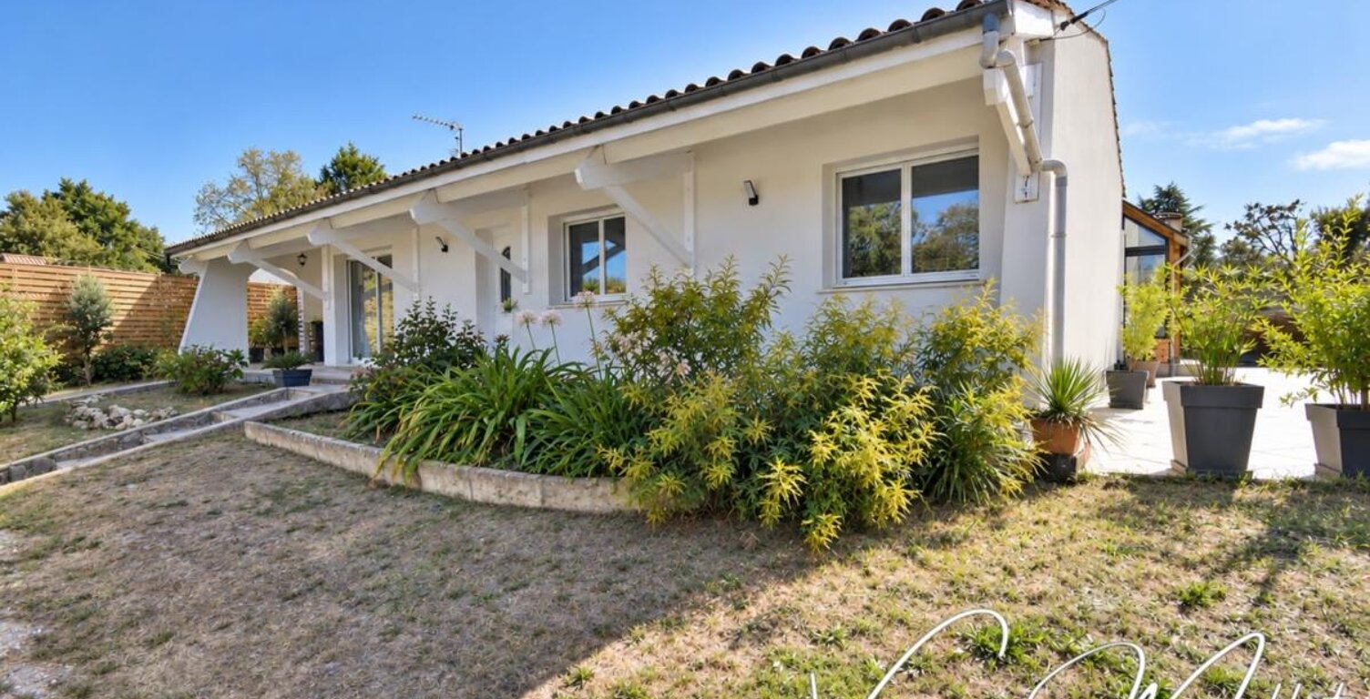MAISON FAMILIALE AVEC TRÈS GRANDE PISCINE - Secteur Sud, dans un environnement résidentiel calme et privilégié — photo 1