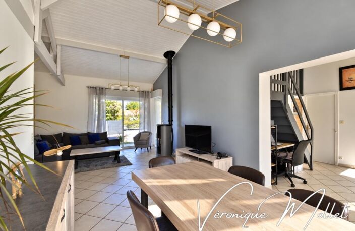 MAISON FAMILIALE AVEC TRÈS GRANDE PISCINE - Secteur Sud, dans un environnement résidentiel calme et privilégié — photo 3