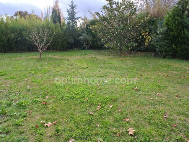 Terrain de 830m² à SAINT REMY DE PROVENCE — photo du bien