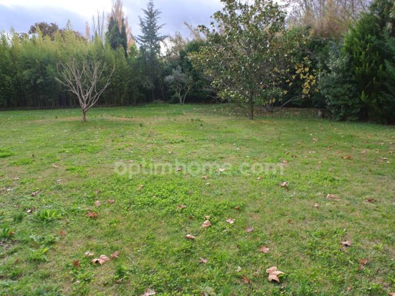 Terrain de 830m² à SAINT REMY DE PROVENCE — photo 1