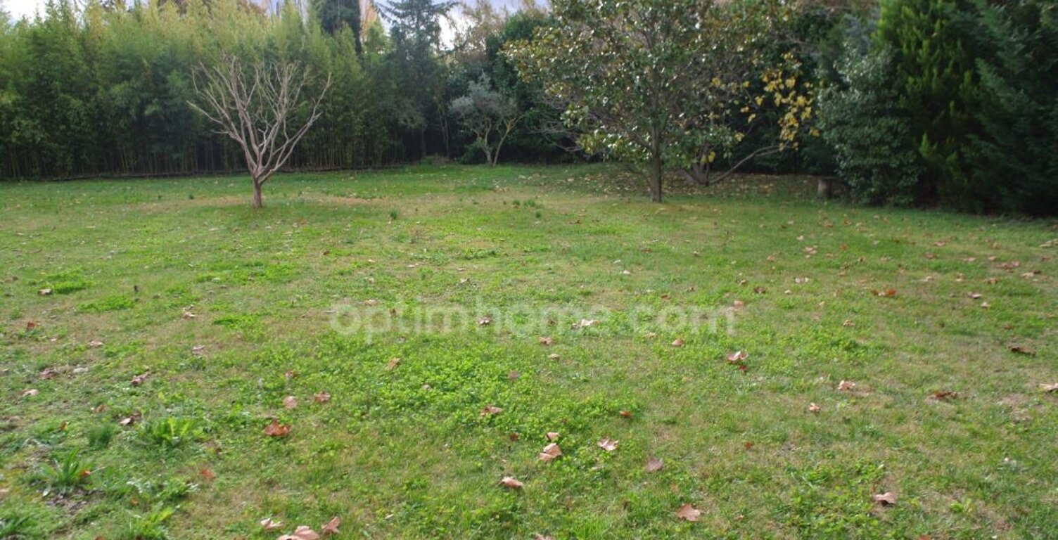 Terrain de 830m² à SAINT REMY DE PROVENCE — photo 1