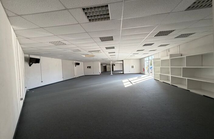 Local commercial — photo 2