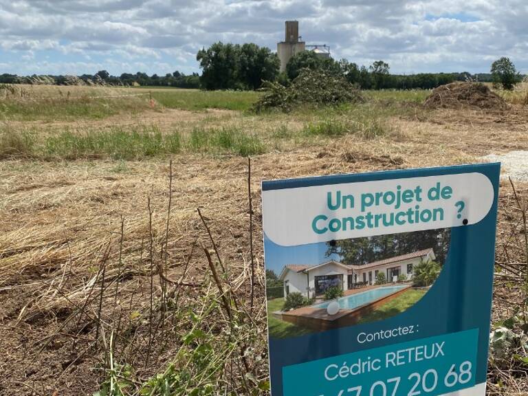 Terrain à bâtir à Plassay (17250) — photo 1