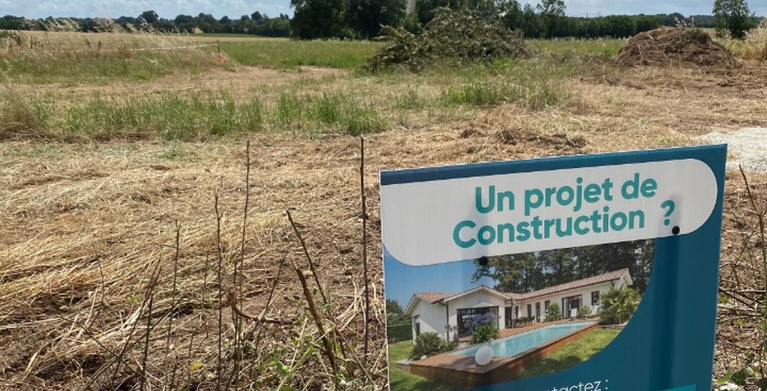Terrain à bâtir à Plassay (17250) — photo 1