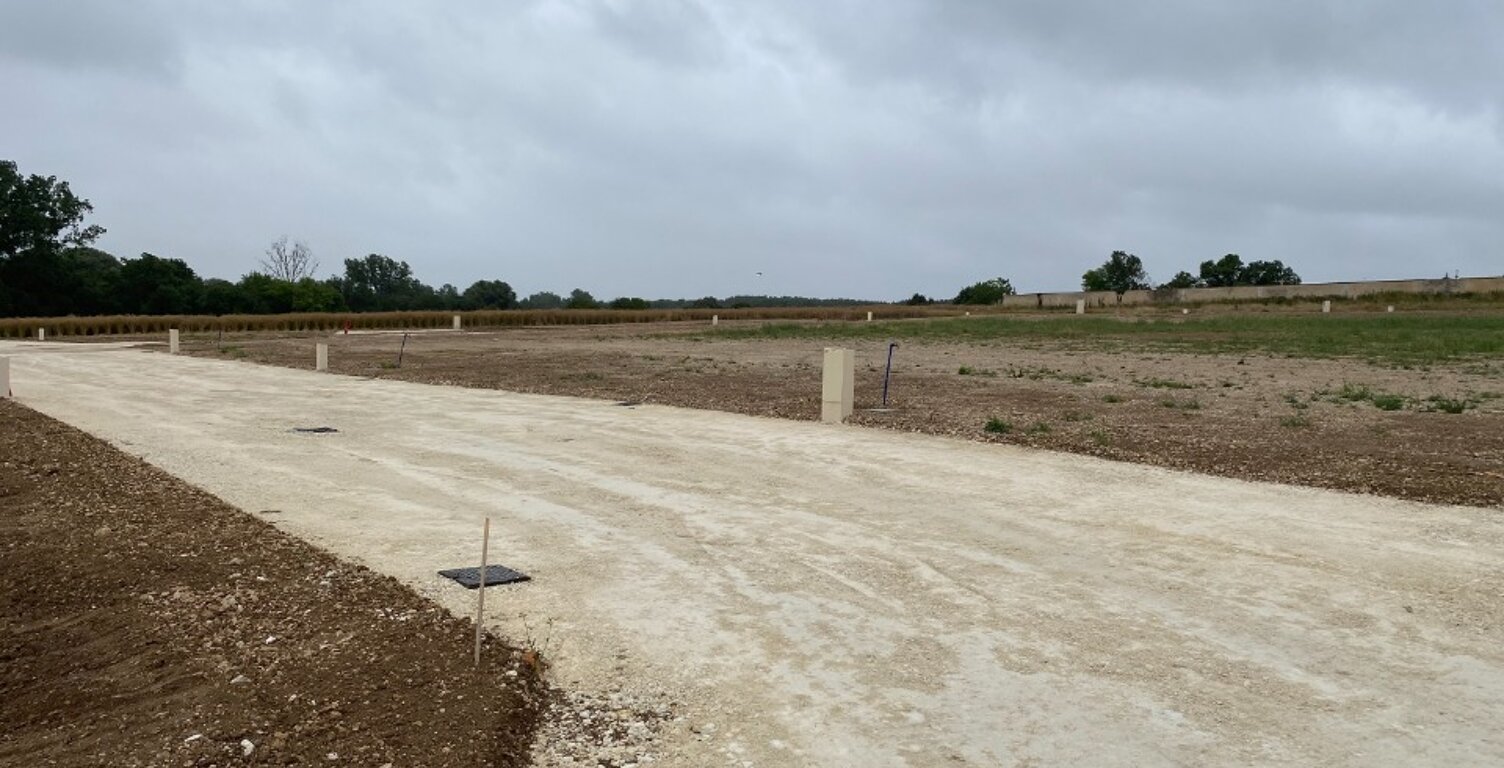 Terrain à bâtir à Tonnay-Boutonne (17380) — photo 1