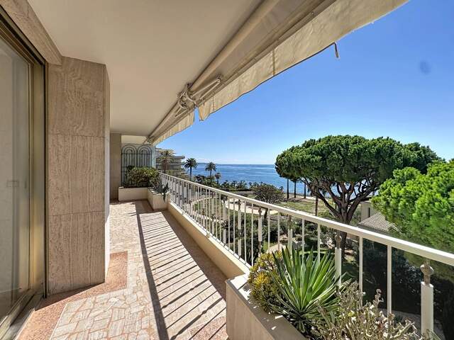 CANNES PALM BEACH – GRAND 2 PIÈCES FACE À LA MER – ACCÈS DIRECT — photo du bien