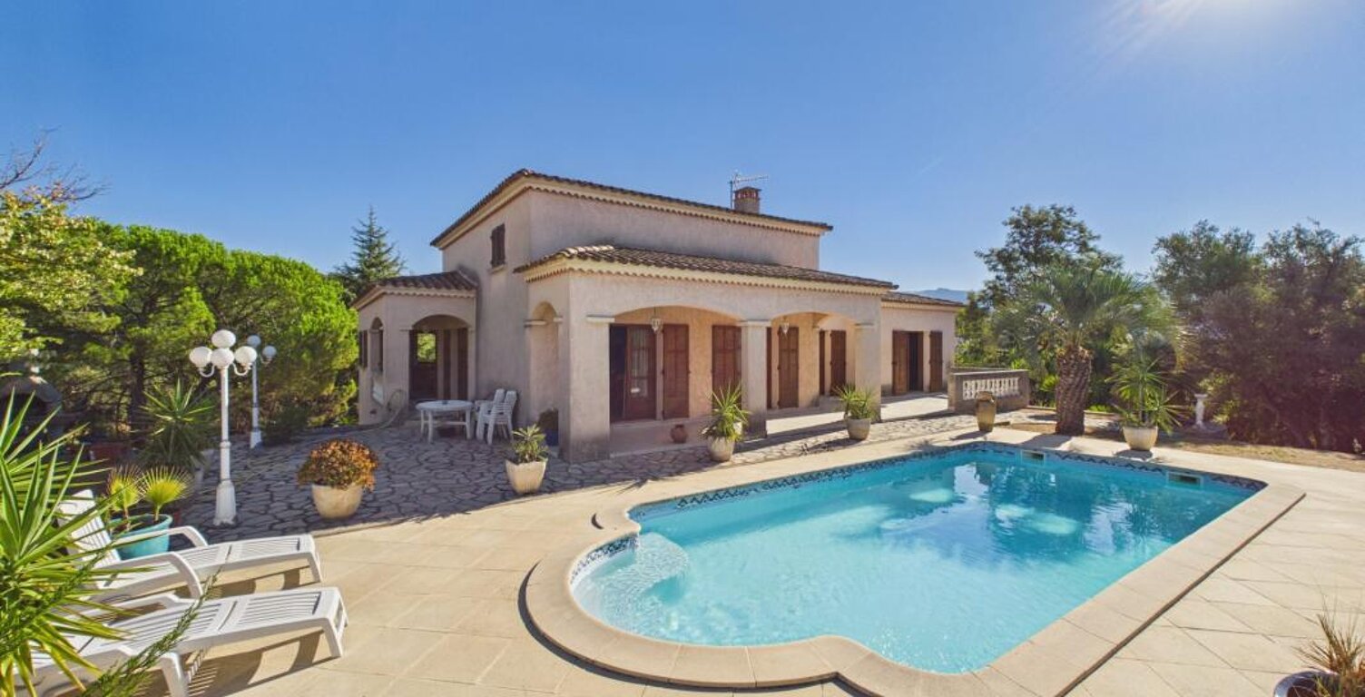 A VENDRE VILLA F4/5 AVEC PISCINE A AFA — photo 1