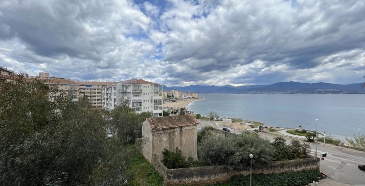 F2 30 BIS CRS LUCIEN BONAPARTE PARC BERTHAULT AJACCIO — photo 1