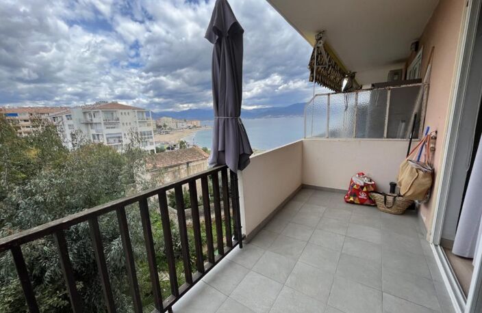 F2 30 BIS CRS LUCIEN BONAPARTE PARC BERTHAULT AJACCIO — photo 2