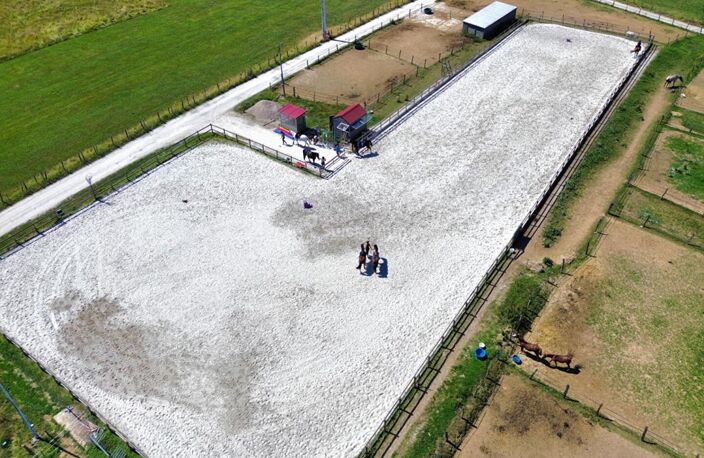 CENTRE EQUESTRE AVEC MANEGE COUVERT ET CABINET D'EQUITHERAPIE — photo 3