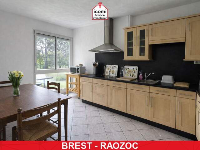 FINISTERE - Brest (29200) - A VENDRE - APPARTEMENT 85M² - ASCENSEUR - 3 CHAMBRES- 2 PLACES DE PARKING - DALLE BETON - AUCUNS TRAVAUX — photo du bien