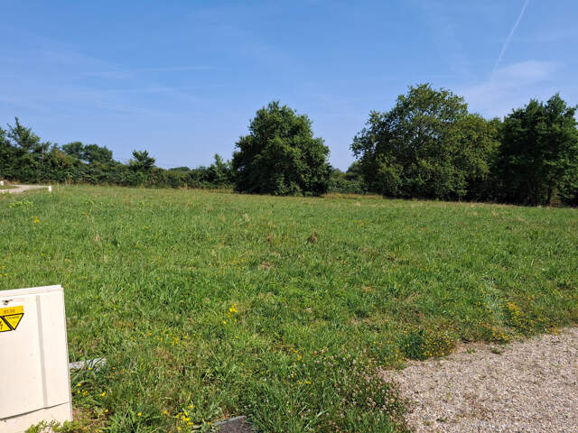 Terrain à vendre de 1 078,00 m² proche de CASTELJALOUX (47) lotissement 8 lots — photo du bien