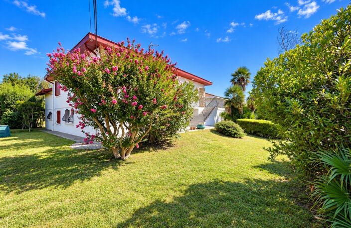 ANGLET FLEURISTES – Maison 9 pièces de 202 m² habitables – Double habitation ou activité professionnelle/libérale possible — photo 2