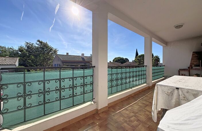 JUVIGNAC (34) - LA PLAINE : Maison à vendre 9 pièces 212 m2 divisée en deux appartements - terrain de 423 m2 - Garage - Terrasses - Jardin — photo 3