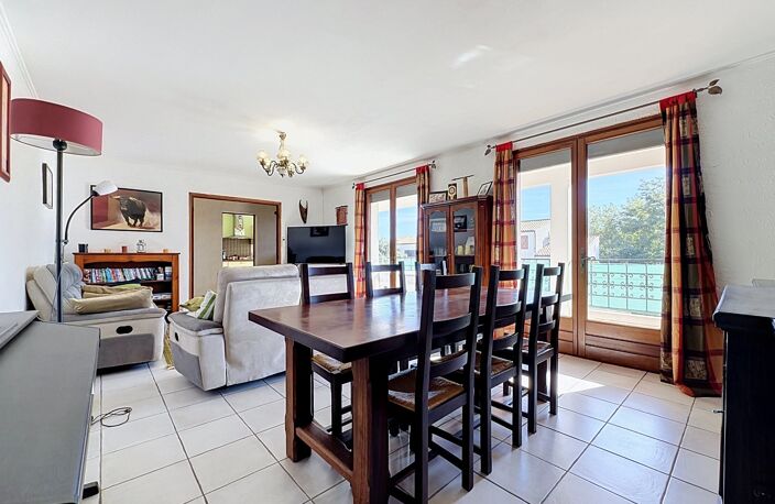 JUVIGNAC (34) - LA PLAINE : Maison à vendre 9 pièces 212 m2 divisée en deux appartements - terrain de 423 m2 - Garage - Terrasses - Jardin — photo 5