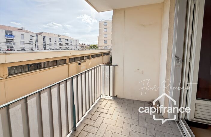 Appartement 2 pièces lumineux avec loggia, balcon, cave et parking proche gare — photo 2
