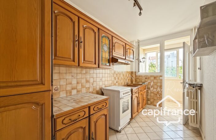 Appartement 2 pièces lumineux avec loggia, balcon, cave et parking proche gare — photo 3
