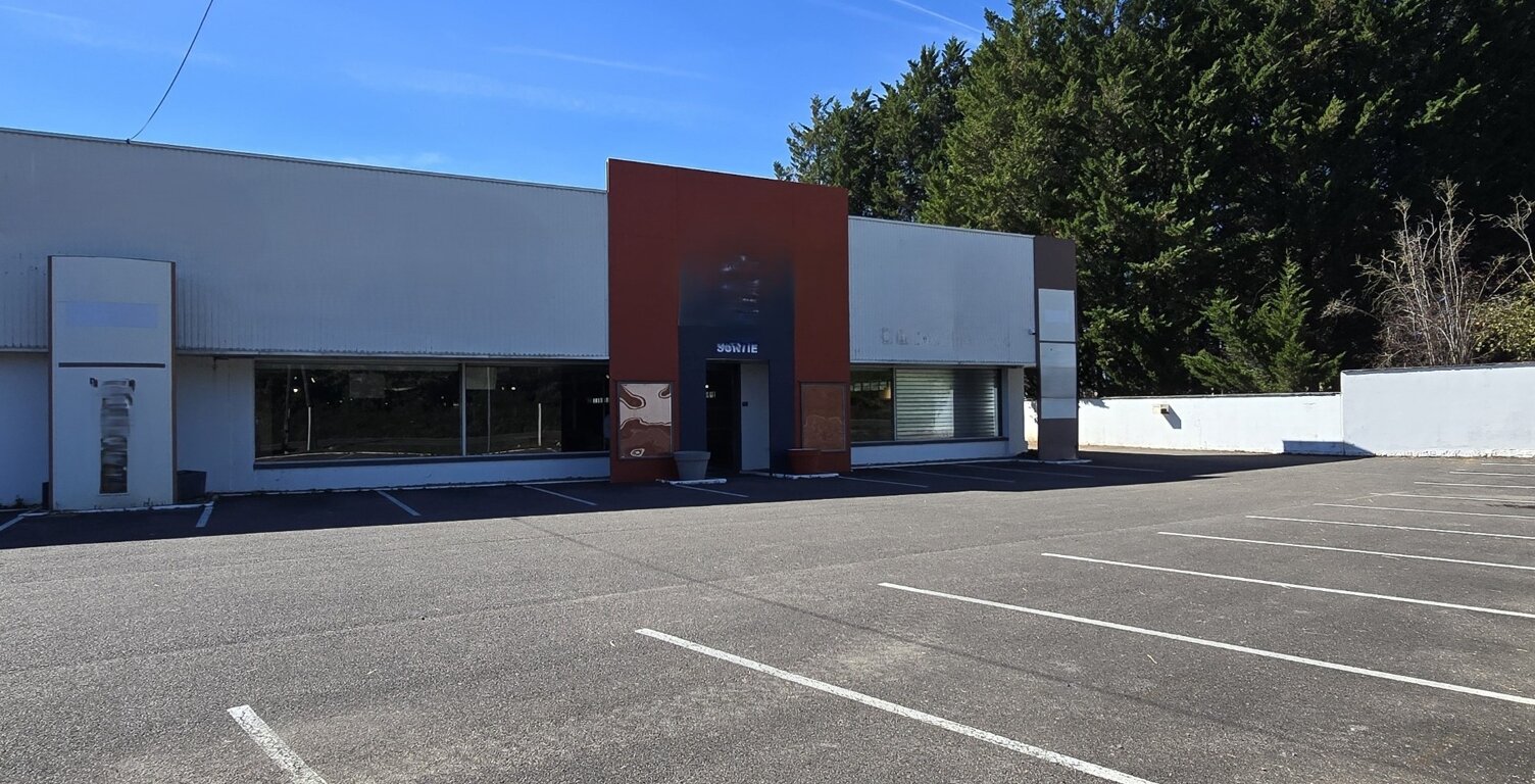 A louer Local commercial 300 m² avec parking à proximité de CHALON SUR SAONE-Axe passant — photo 1