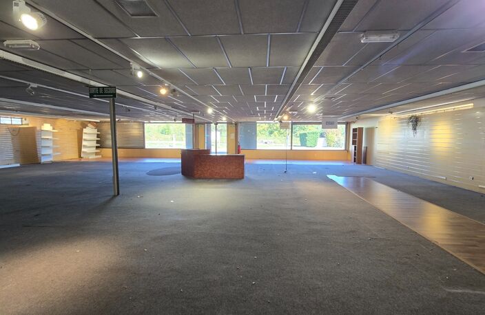 A louer Local commercial 300 m² avec parking à proximité de CHALON SUR SAONE-Axe passant — photo 4