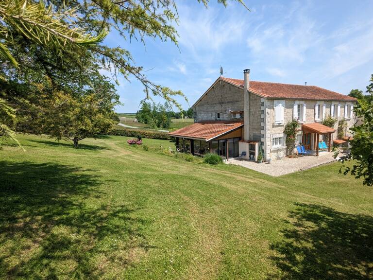 Dpt Charente (16), à vendre proche de LIGNIERES SONNEVILLE maison de campagne — photo 1
