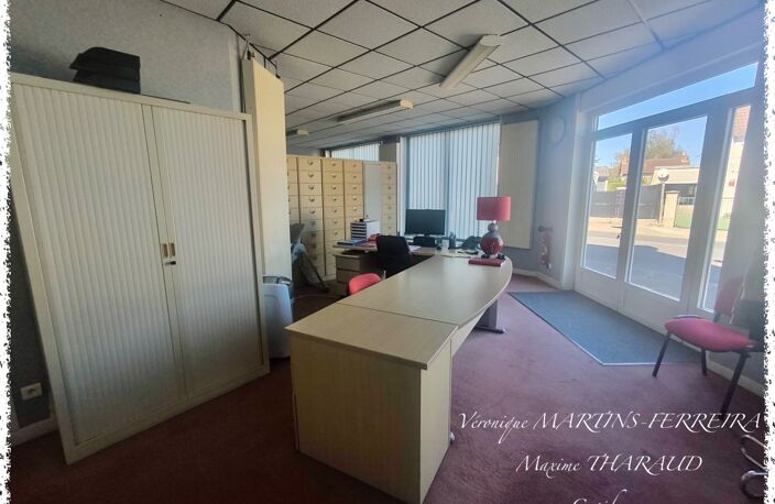 BUREAUX AVEC GARAGE, COUR ET POTENTIEL DE CRÉATION D’UN LOGEMENT – MEHUN-SUR-YÈVRE — photo 2