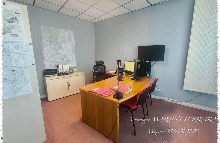 BUREAUX AVEC GARAGE, COUR ET POTENTIEL DE CRÉATION D’UN LOGEMENT – MEHUN-SUR-YÈVRE — photo 3
