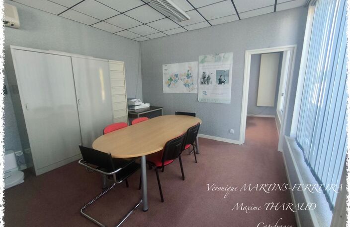 BUREAUX AVEC GARAGE, COUR ET POTENTIEL DE CRÉATION D’UN LOGEMENT – MEHUN-SUR-YÈVRE — photo 4