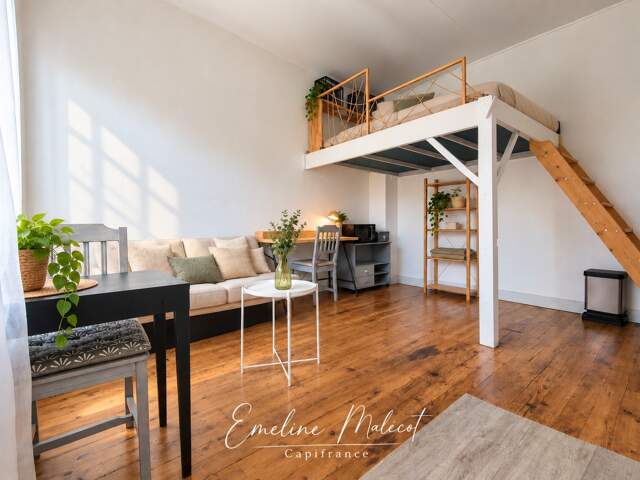 BORDEAUX SAINT-GENÈS / VICTOIRE – STUDIO RÉNOVÉ AVEC ESPACE NUIT EN MEZZANINE – VENDU MEUBLÉ — photo du bien