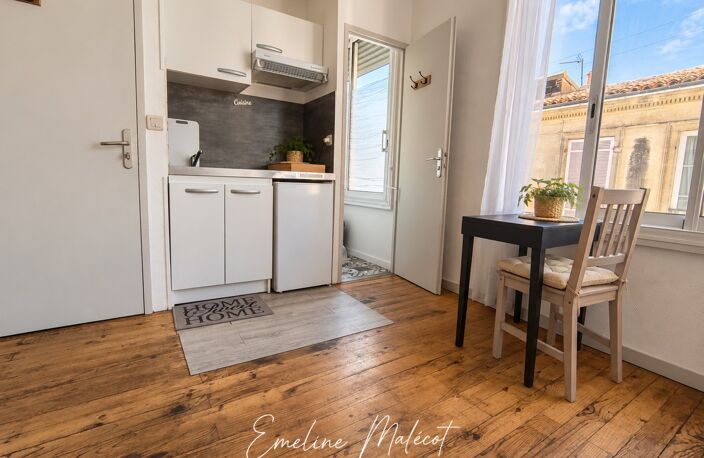 BORDEAUX SAINT-GENÈS / VICTOIRE – STUDIO RÉNOVÉ AVEC ESPACE NUIT EN MEZZANINE – VENDU MEUBLÉ — photo 3