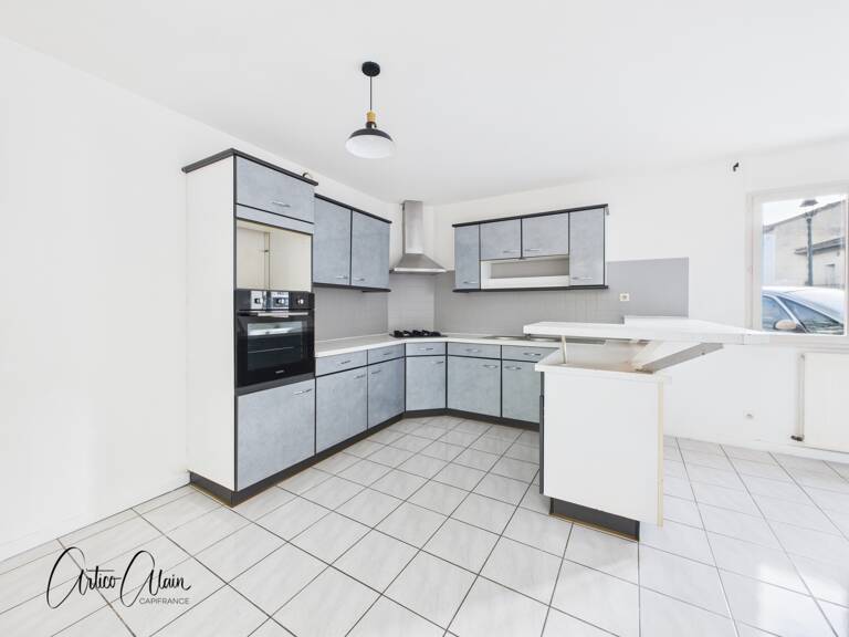 Maison à vendre 3 pièces avec extérieur et garage — photo 1