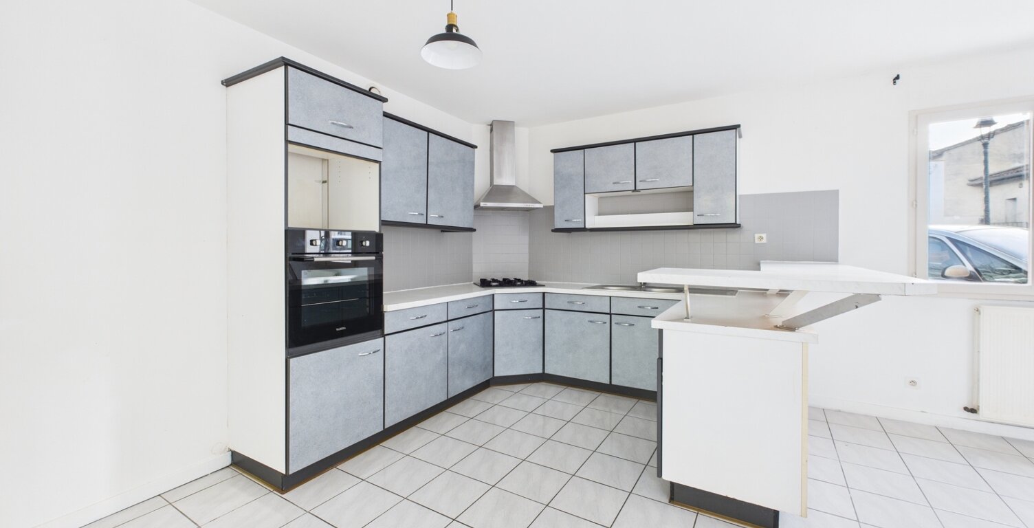 Maison à vendre 3 pièces avec extérieur et garage — photo 1