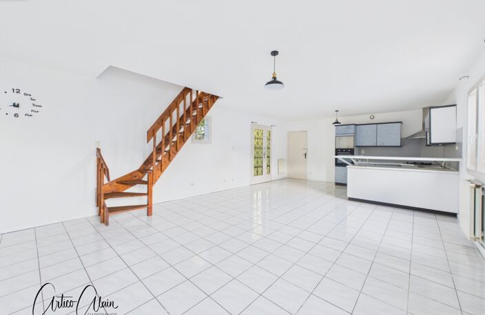Maison à vendre 3 pièces avec extérieur et garage — photo 3