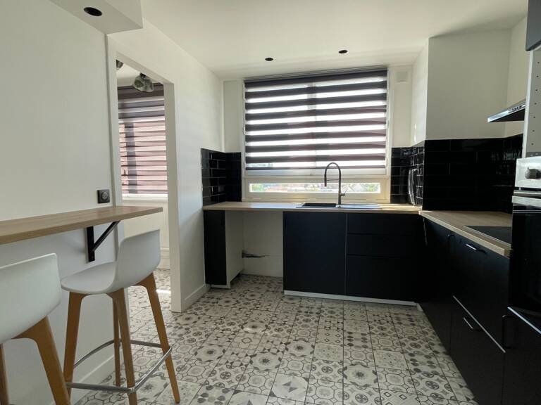 Appartement T3 à vendre, 3 pièces Dernier étage – Balcon – Parking – Cave – Proche gare LES CLAYES SOUS BOIS (78) — photo 1