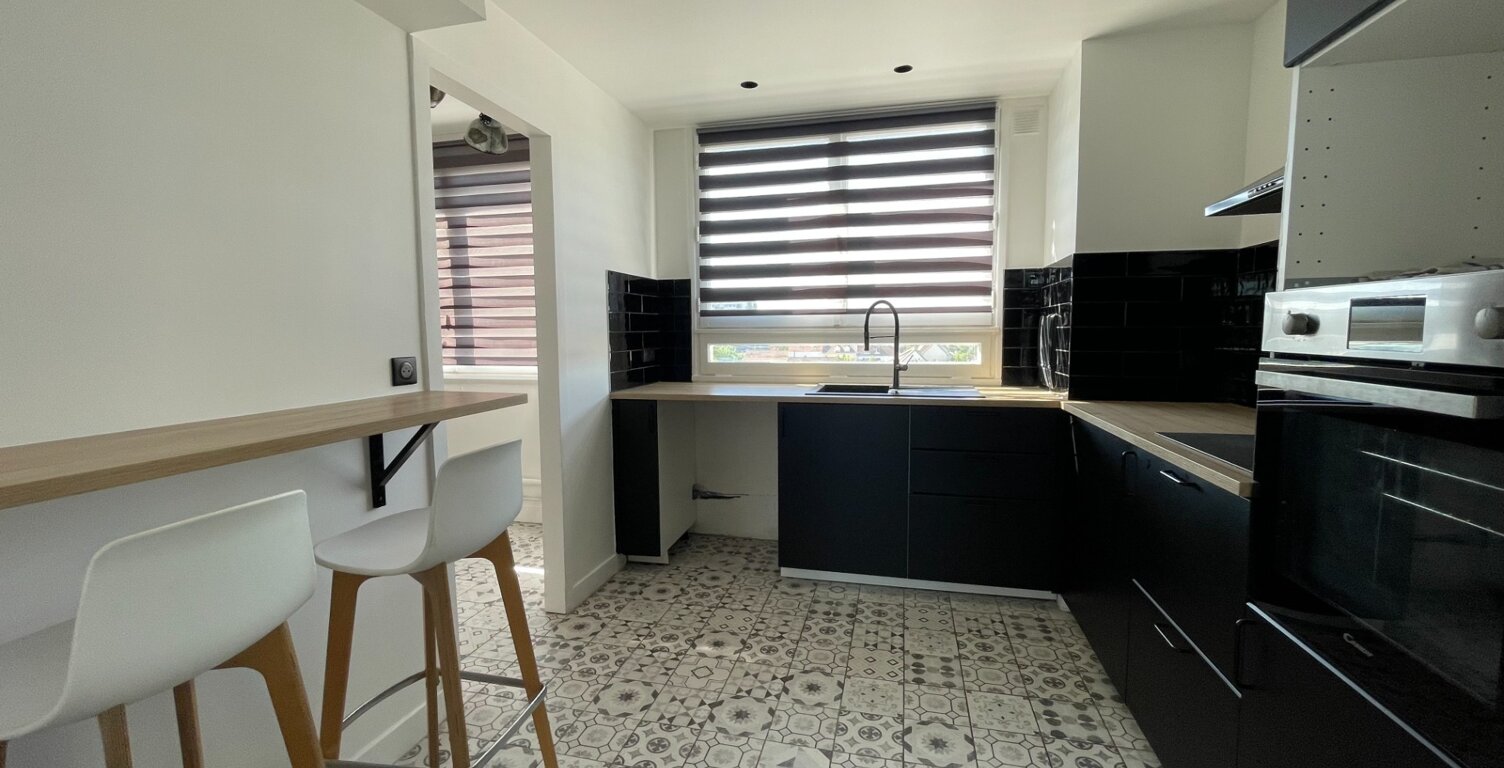 Appartement T3 à vendre, 3 pièces Dernier étage – Balcon – Parking – Cave – Proche gare LES CLAYES SOUS BOIS (78) — photo 1